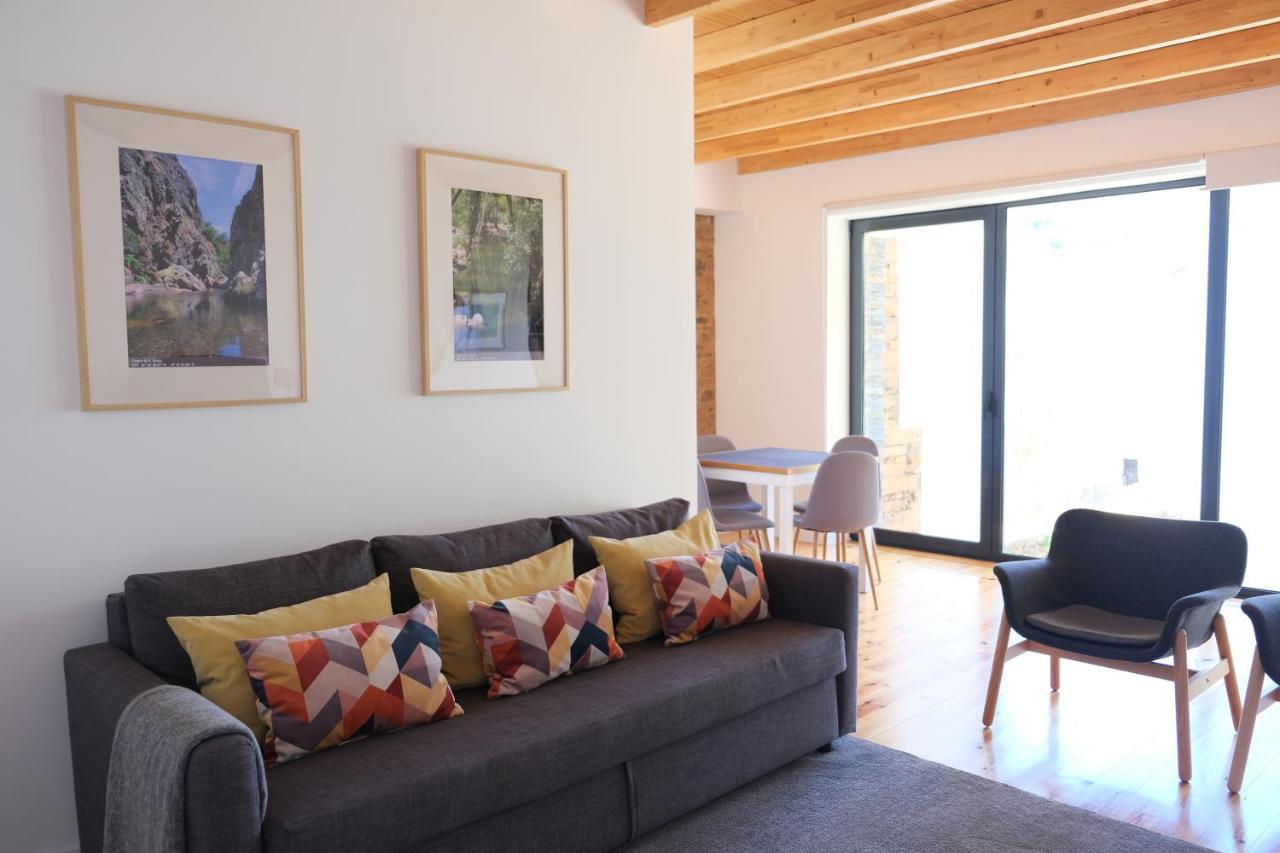 Casa Da Ribeira Guesthouse Cha de Alvares Bagian luar foto